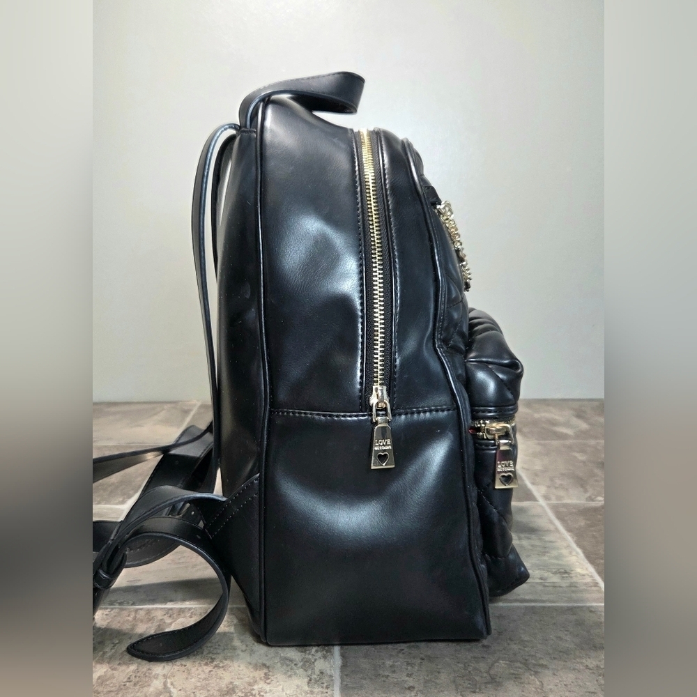 LOVE MOSCHINO QUILTED GOLD CHAIN BACKPACK. - Picture 3 of 10